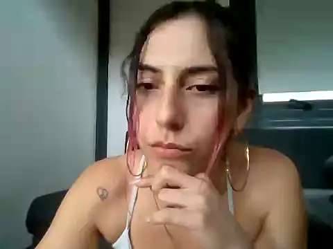 Snapshot of LatinDolliee chatting on July 13, 6:22 pm LatinDolliee online show from July 13, 6:22 pm