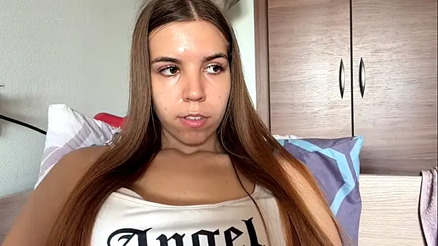 LaurindaStalford online show from July 14, 2:45 pm