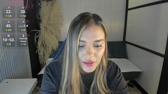 Snapshot of SophieWatson_ chatting on June 18, 1:48 pm SophieWatson online show from June 18, 1:48 pm