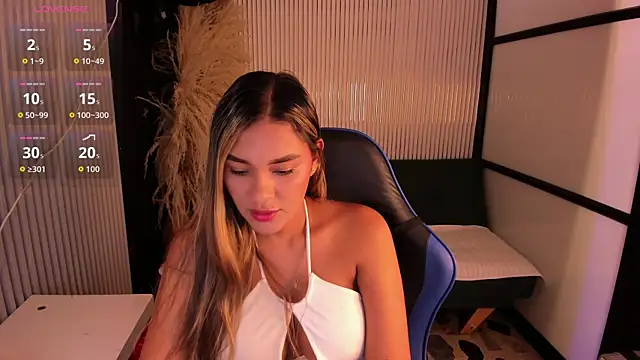 Snapshot of SophieWatson_ chatting on June 19, 1:48 pm SophieWatson online show from June 19, 1:48 pm