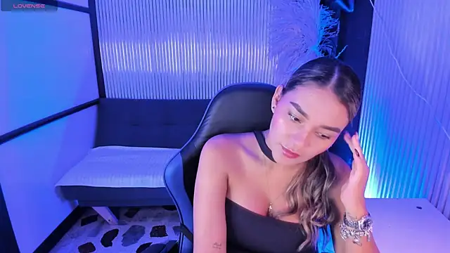 Snapshot of SophieWatson_ chatting on June 20, 1:47 pm SophieWatson online show from June 20, 1:47 pm
