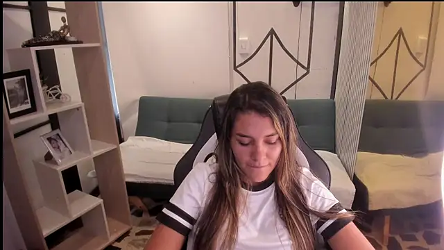 Snapshot of SophieWatson_ chatting on July 20, 1:57 pm SophieWatson online show from July 20, 1:57 pm