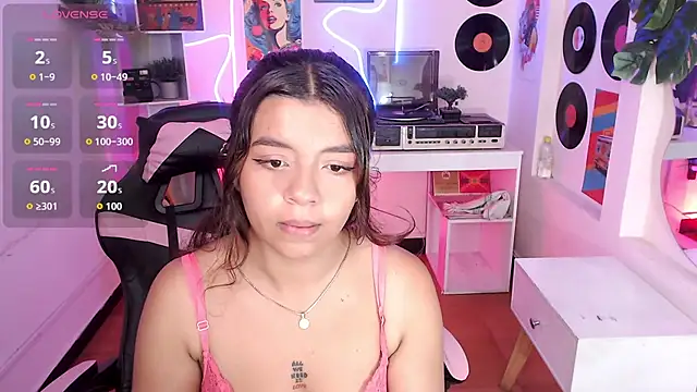 Snapshot of sweety_smile_ chatting on June 8, 7:47 pm sweety smile online show from June 8, 7:47 pm