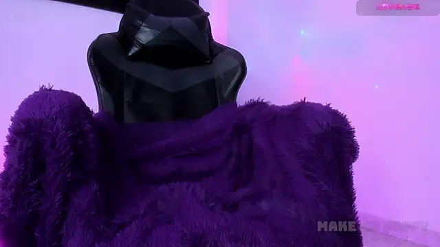 Snapshot of Fenix__0729 chatting on May 18, 3:57 am Fenix 0729 online show from May 18, 3:57 am
