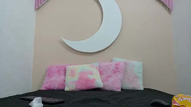 Snapshot of SamanthaLaurent chatting on May 31, 7:26 pm SamanthaLaurent online show from May 31, 7:26 pm
