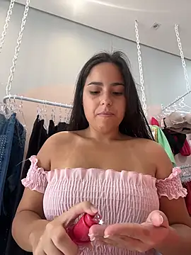 Snapshot of onMelan chatting on May 20, 2:01 pm onMelan online show from May 20, 2:01 pm