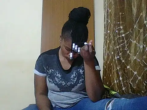 Snapshot of Beauty0001 chatting on July 25, 4:15 pm Beauty0001 online show from July 25, 4:15 pm