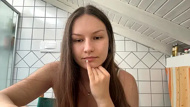 Snapshot of ShaylaChong chatting on July 8, 7:02 am ShaylaChong online show from July 8, 7:02 am
