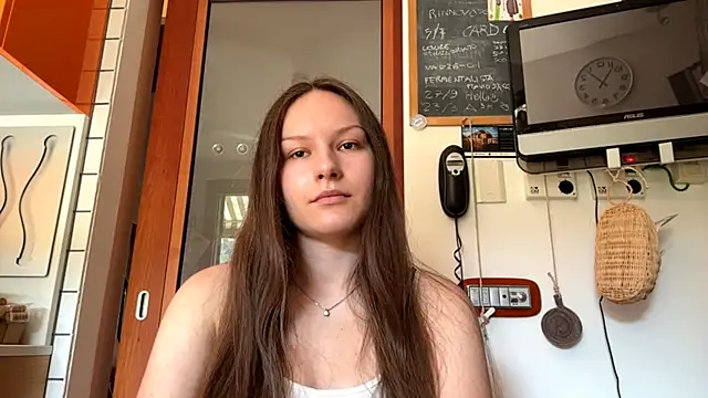 Snapshot of ShaylaChong chatting on July 10, 9:01 am ShaylaChong online show from July 10, 9:01 am