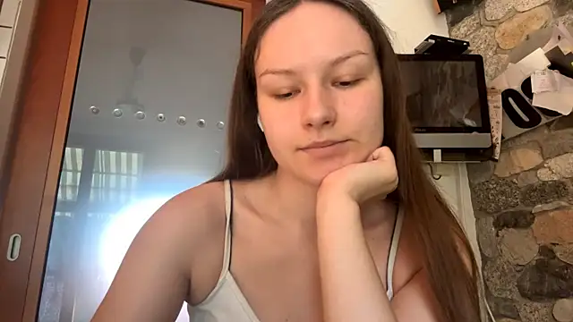 Snapshot of ShaylaChong chatting on July 15, 7:02 am ShaylaChong online show from July 15, 7:02 am