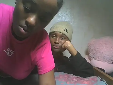 Snapshot of loversoncam chatting on June 17, 1:56 pm loversoncam online show from June 17, 1:56 pm