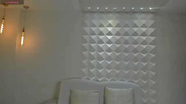 Snapshot of LillySanders chatting on July 18, 7:28 pm LillySanders online show from July 18, 7:28 pm