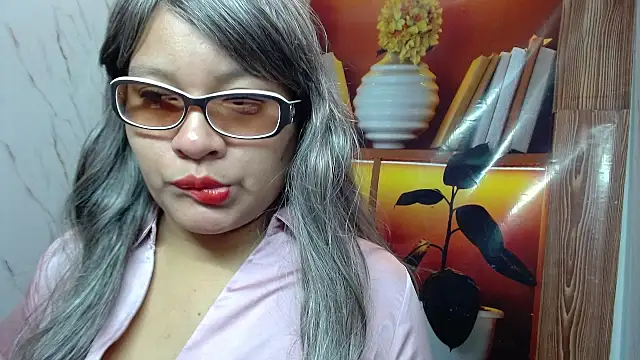 miacalifafara online show from May 16, 10:08 pm