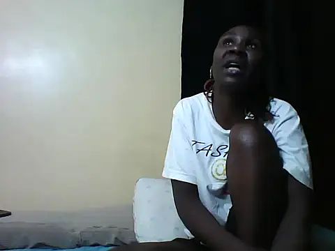 Snapshot of Bambybeauty2 chatting on June 25, 5:34 am Bambybeauty2 online show from June 25, 5:34 am