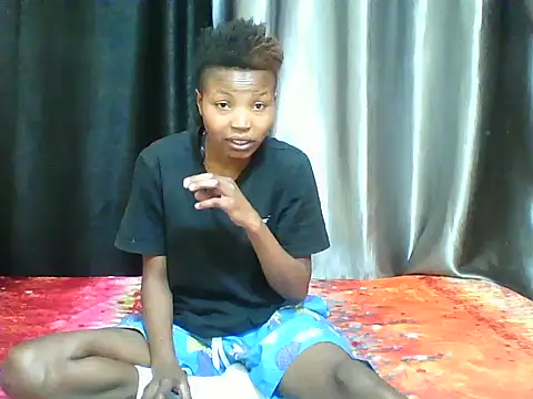 Snapshot of Bambybeauty2 chatting on July 15, 5:23 am Bambybeauty2 online show from July 15, 5:23 am