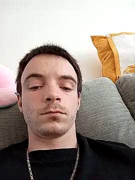 thomsnapchaud online show from June 28, 8:31 am