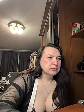 Snapshot of EvaBeautyXxX chatting on June 1, 11:17 pm EvaBeautyXxX online show from June 1, 11:17 pm