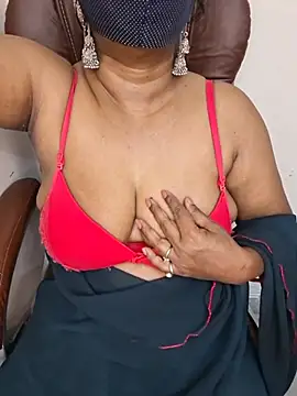 Snapshot of MISS-LOVEV chatting on July 5, 4:19 am MISS-LOVEV online show from July 5, 4:19 am