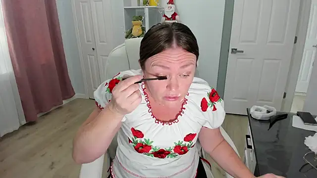 Snapshot of Vika73 chatting on December 7, 4:25 pm Vika73 online show from December 7, 4:25 pm