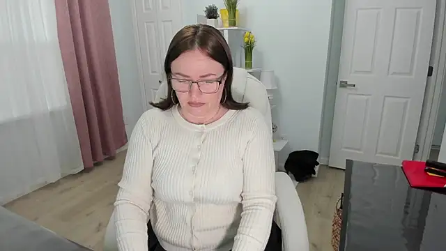 Snapshot of Vika73 chatting on February 4, 1:06 pm Vika73 online show from February 4, 1:06 pm