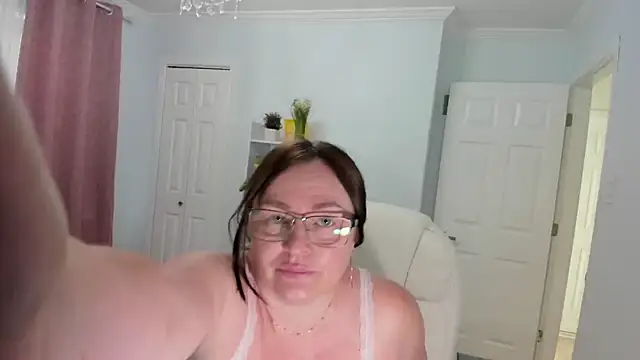 Snapshot of Vika73 chatting on February 14, 9:21 pm Vika73 online show from February 14, 9:21 pm