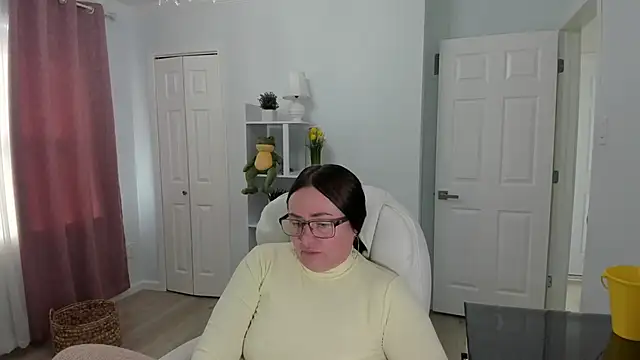 Snapshot of Vika73 chatting on February 18, 6:15 pm Vika73 online show from February 18, 6:15 pm