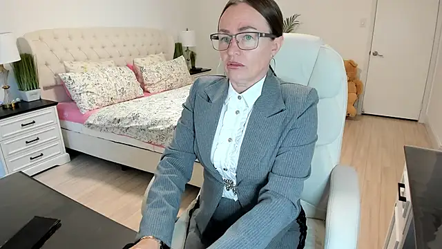 Snapshot of Vika73 chatting on October 17, 12:30 pm Vika73 online show from October 17, 12:30 pm