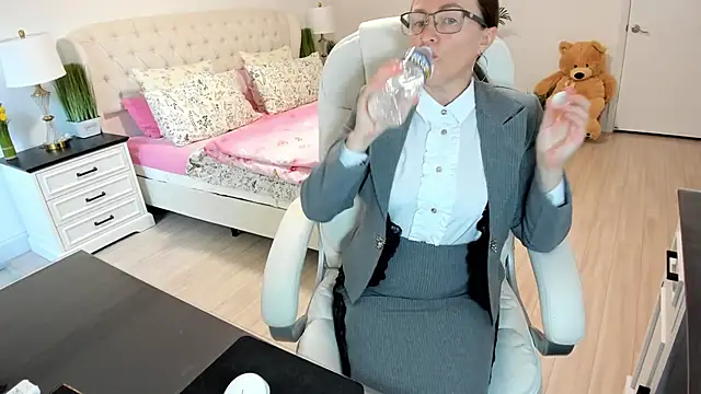 Snapshot of Vika73 chatting on October 19, 1:45 pm Vika73 online show from October 19, 1:45 pm