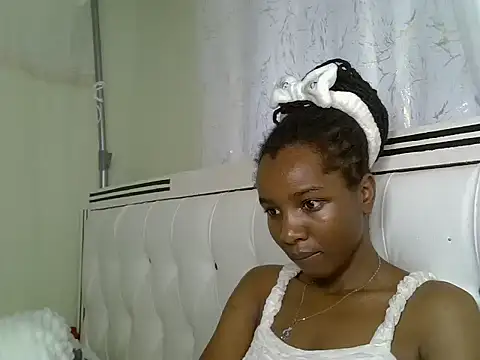 Snapshot of Sexy_vylsa chatting on July 11, 8:28 am Sexy vylsa online show from July 11, 8:28 am