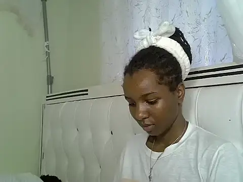 Snapshot of Sexy_vylsa chatting on July 14, 7:35 am Sexy vylsa online show from July 14, 7:35 am