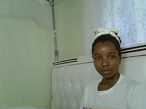 Snapshot of Sexy_vylsa chatting on July 15, 6:29 am Sexy vylsa online show from July 15, 6:29 am