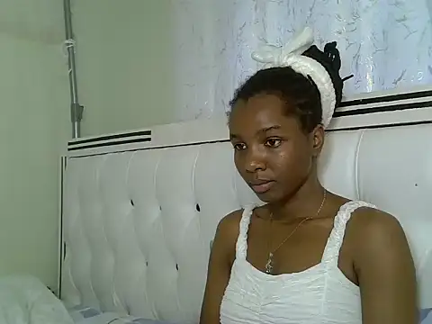 Snapshot of Sexy_vylsa chatting on July 17, 6:31 am Sexy vylsa online show from July 17, 6:31 am