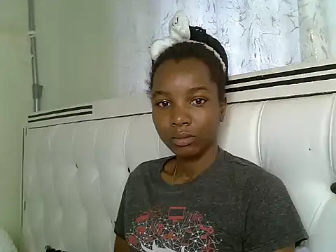 Snapshot of Sexy_vylsa chatting on July 20, 6:28 am Sexy vylsa online show from July 20, 6:28 am