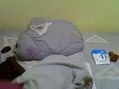 Snapshot of Pearl_petite chatting on June 23, 5:11 pm Pearl petite online show from June 23, 5:11 pm