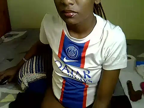 Snapshot of Pearl_petite chatting on July 3, 7:31 pm Pearl petite online show from July 3, 7:31 pm