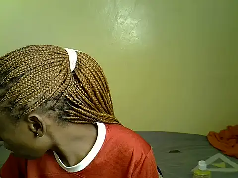 Snapshot of Pearl_petite chatting on July 8, 7:07 pm Pearl petite online show from July 8, 7:07 pm