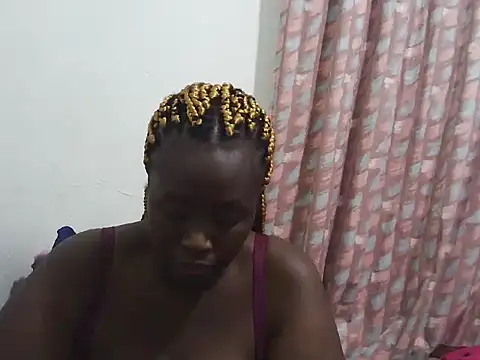 Snapshot of yummyqueen254 chatting on July 16, 1:00 am yummyqueen254 online show from July 16, 1:00 am