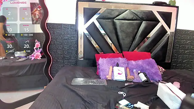 Snapshot of Queen_Jen chatting on May 30, 8:28 pm Queen Jen online show from May 30, 8:28 pm