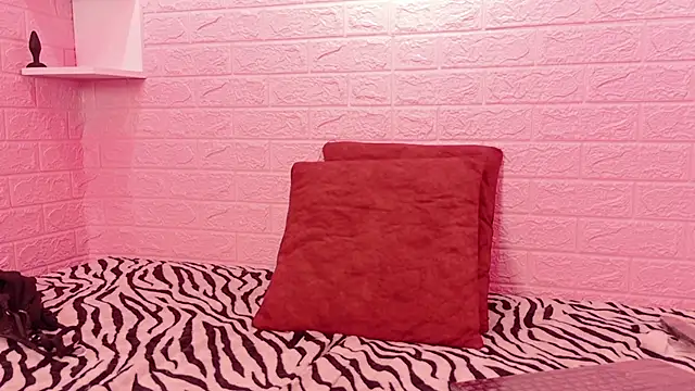 Snapshot of Red_Angell_ chatting on May 31, 8:10 am Red Angell online show from May 31, 8:10 am
