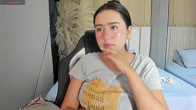 Snapshot of SweetNova1 chatting on July 6, 10:45 pm SweetNova1 online show from July 6, 10:45 pm