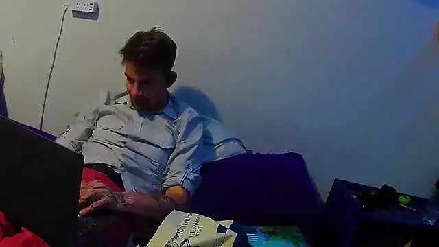 Pbluntz90 online show from May 22, 11:43 pm