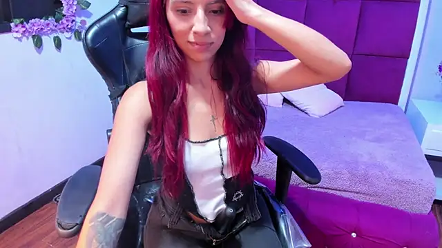Snapshot of NinaaXXX_ chatting on June 11, 10:19 pm NinaaXXX online show from June 11, 10:19 pm