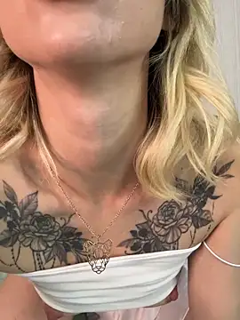 Snapshot of TeaseBabeXXX chatting on May 30, 10:40 pm TeaseBabeXXX online show from May 30, 10:40 pm