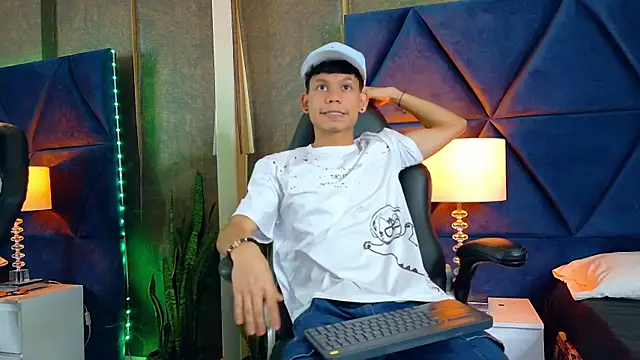 Snapshot of ThiagoFerrer_ chatting on May 19, 4:30 am ThiagoFerrer online show from May 19, 4:30 am
