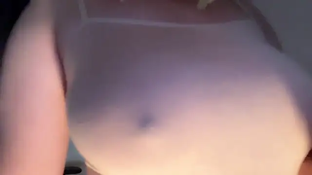 Snapshot of Sweatymilf chatting on July 8, 3:11 am Sweatymilf online show from July 8, 3:11 am