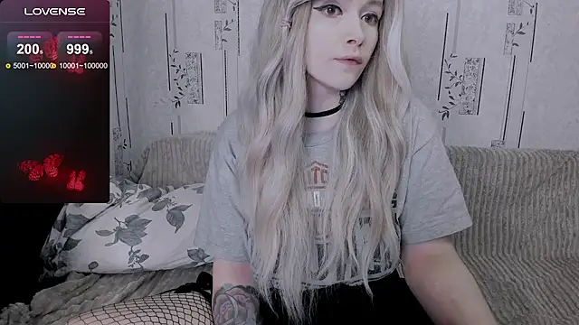 Snapshot of Polly_Megan chatting on May 27, 8:17 pm Polly Megan online show from May 27, 8:17 pm