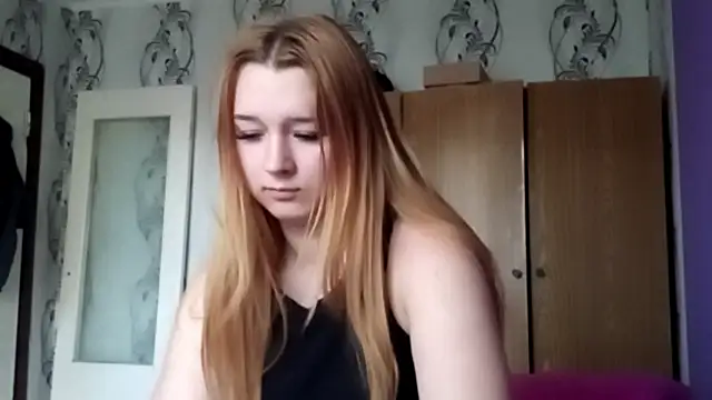 RaeannRoewe online show from May 26, 4:25 pm