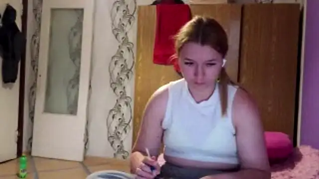 RaeannRoewe online show from May 28, 6:38 pm