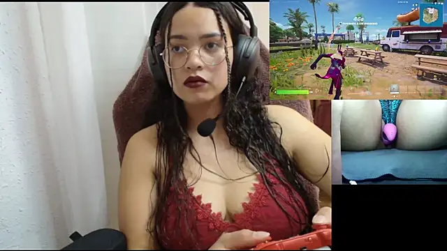Snapshot of scarletdollof chatting on May 22, 6:02 pm scarletdollof online show from May 22, 6:02 pm