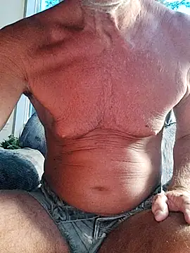 Snapshot of daddygil69 chatting on June 30, 1:17 am daddygil69 online show from June 30, 1:17 am